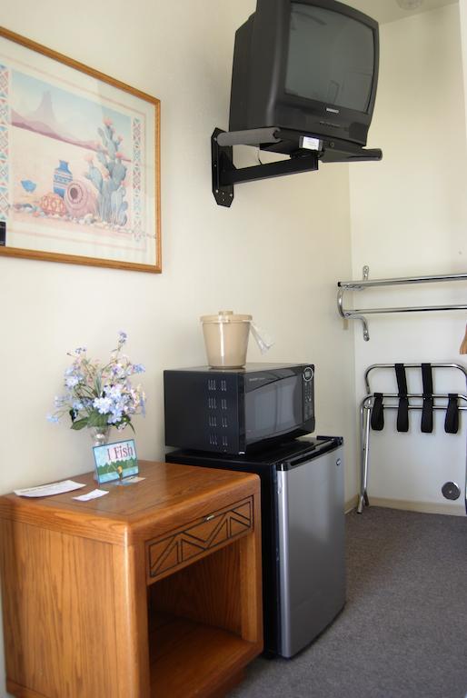 Redwood Motel Bridgeport Room photo